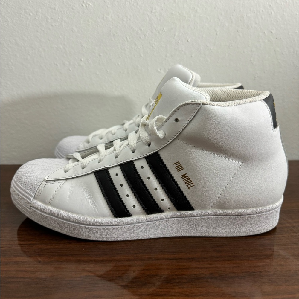 Adidas Pro Model
White Black